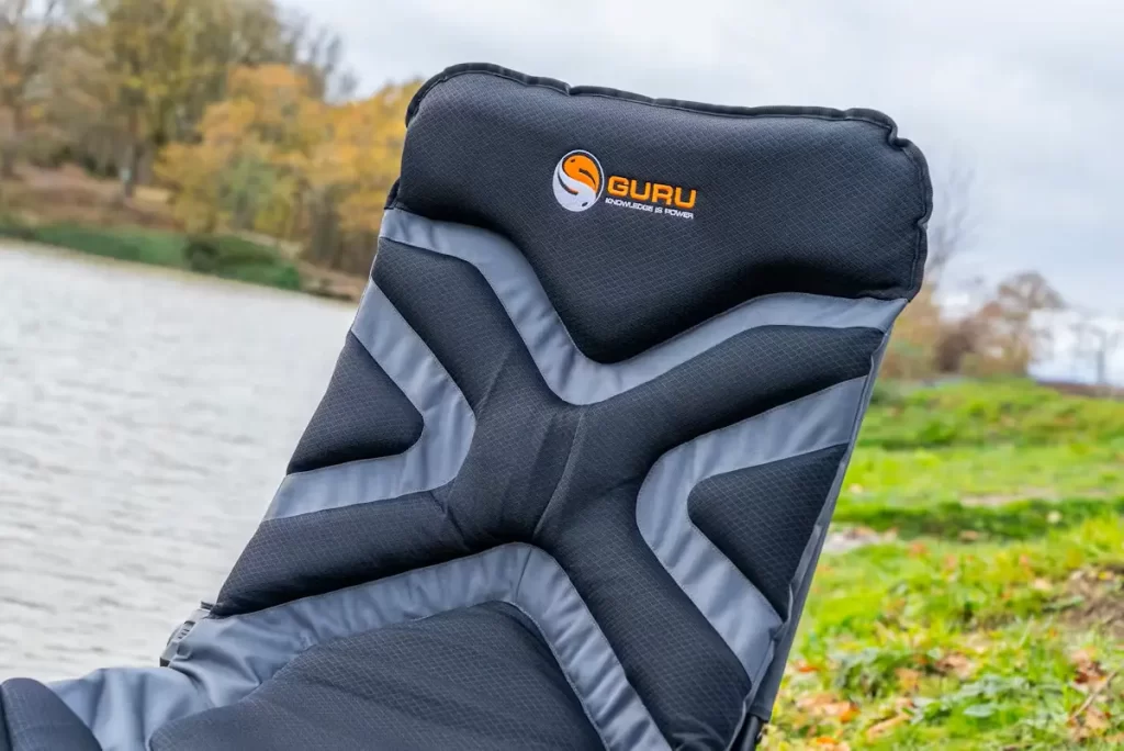 Scaunul care schimba confortul pe malul apei